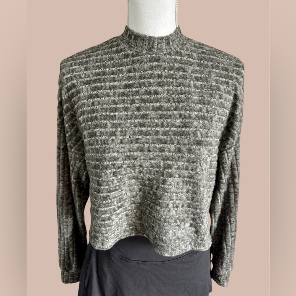 Extremely Soft Heather Gray Cropped Sweater/Shirt
